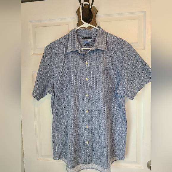 (632) Van Heusen Men's Short Sleeve Button Down Shirt, Size: Large Color: Blue - Picture 3 of 12